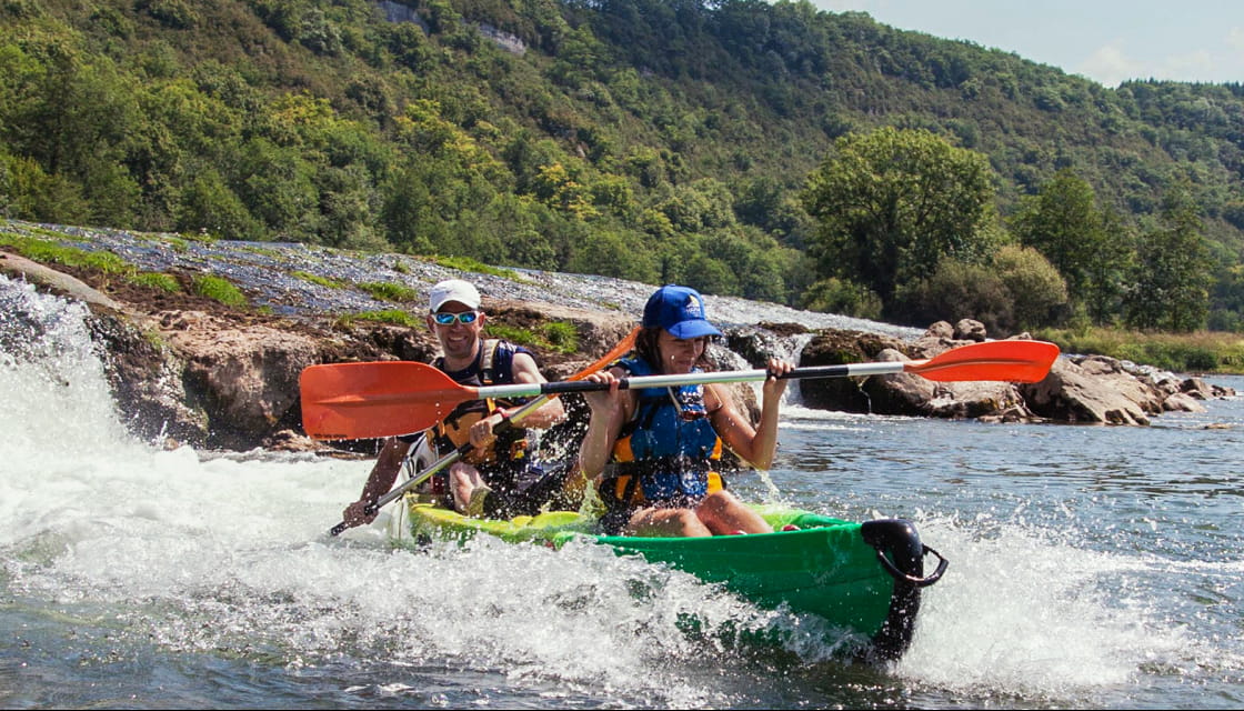 Canoëkayak laissezvous aller à la contemplation Doubs Montagnes