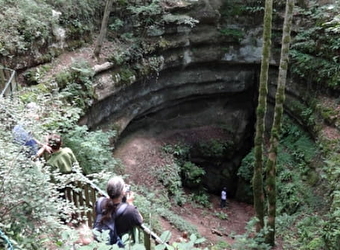 Sentier karstique du Grand Bois et grotte Maëva - MEREY-SOUS-MONTROND