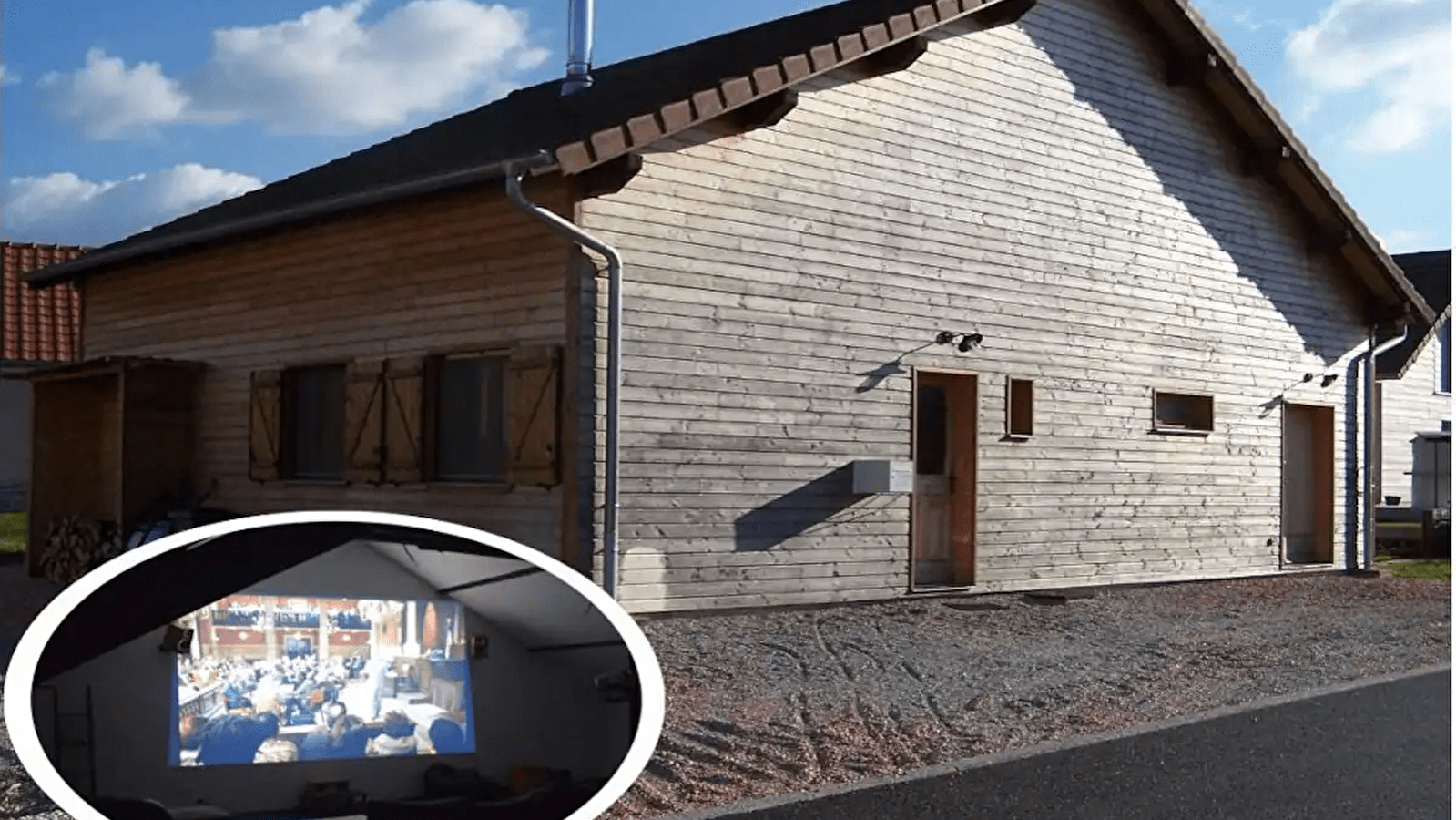 Maison en bois avec salle de cinéma à la campagne