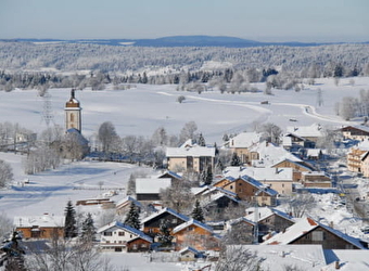 Aire de stationnement - Centre du Village - LES FOURGS