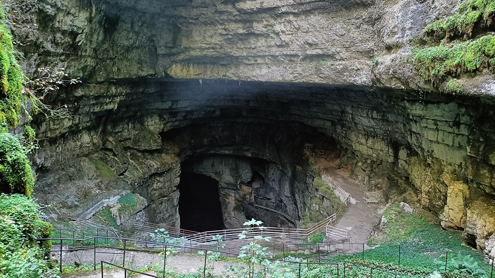Grotte de la glacière et Maisons des minéraux