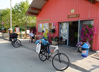 Camping - Complexe touristique du Domaine d'Aucroix - BAUME-LES-DAMES