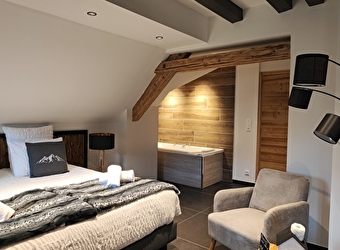 Géraniums et Neige Fraiche - Suite Bellevue de Haut Standing - Baignoire balnéothérapie  massante privatif - METABIEF