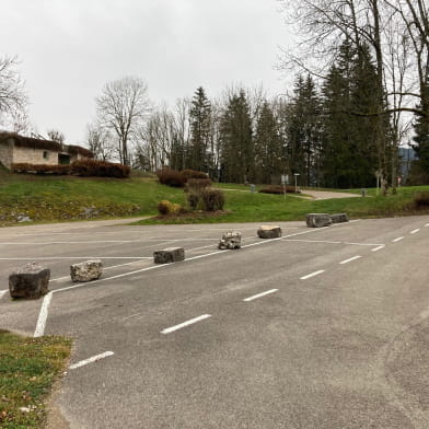 Aire de stationnement - Château de Joux