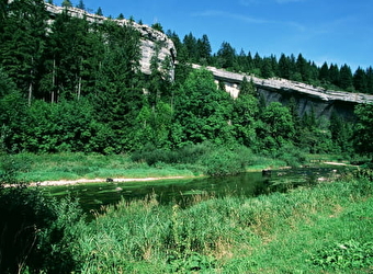 Le Défilé d'Entre-Roches et la grotte du Trésor - LES COMBES