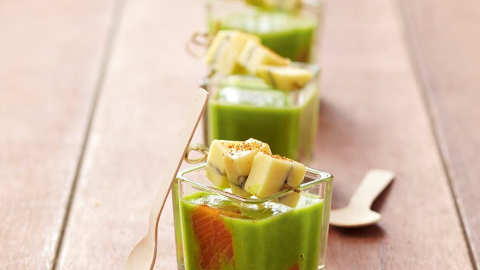 Verrine au Morbier – Velouté de petits pois et saumon