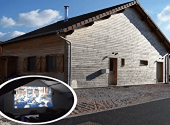 Maison en bois avec salle de cinéma à la campagne - ETERNOZ