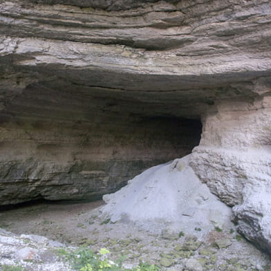 Le Défilé d'Entre-Roches et la grotte du Trésor