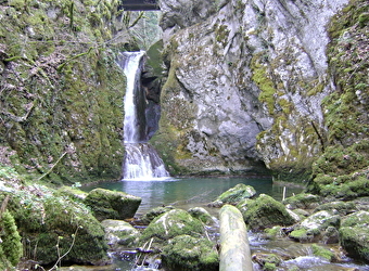 Cascade du Gour de Conche et Roche Tuffiere - MYON