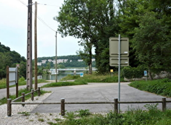 Aire de stationnement pour camping-cars - OUGNEY-DOUVOT