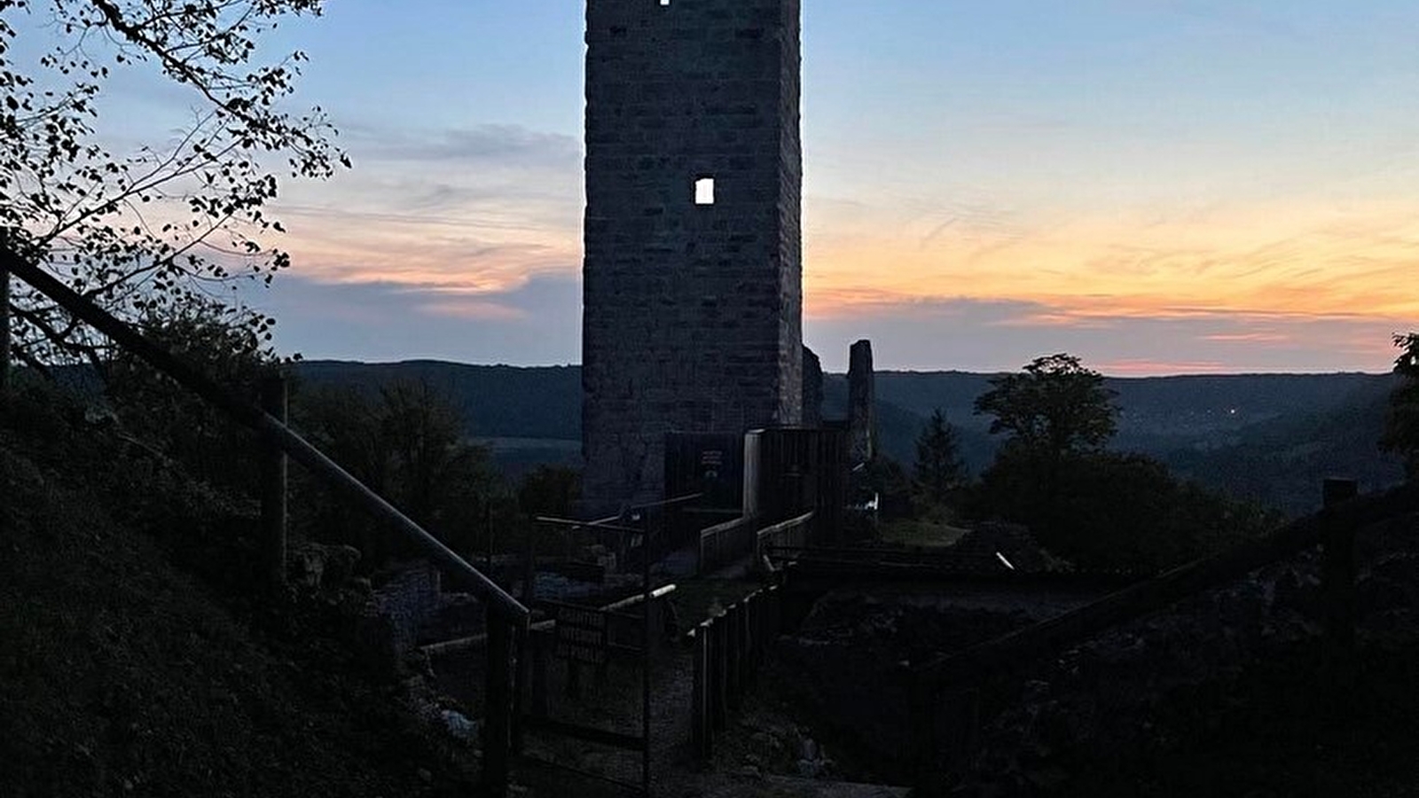Apéro - Coucher de soleil au Castel St-Denis