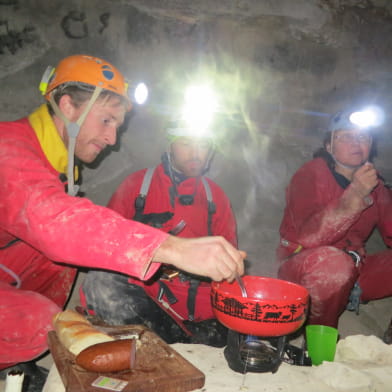 Spéléo gourmande à la  journée dans le Doubs